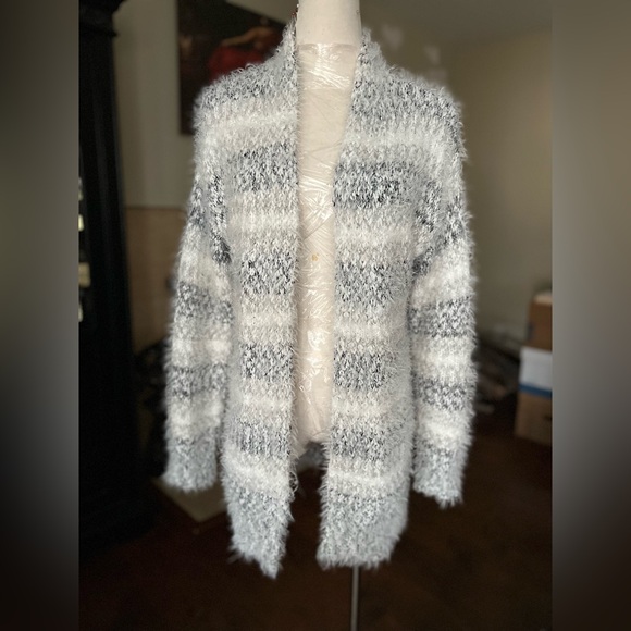 Absolutely Famous Fuzzy Gray and White Cardigan - Picture 5 of 8